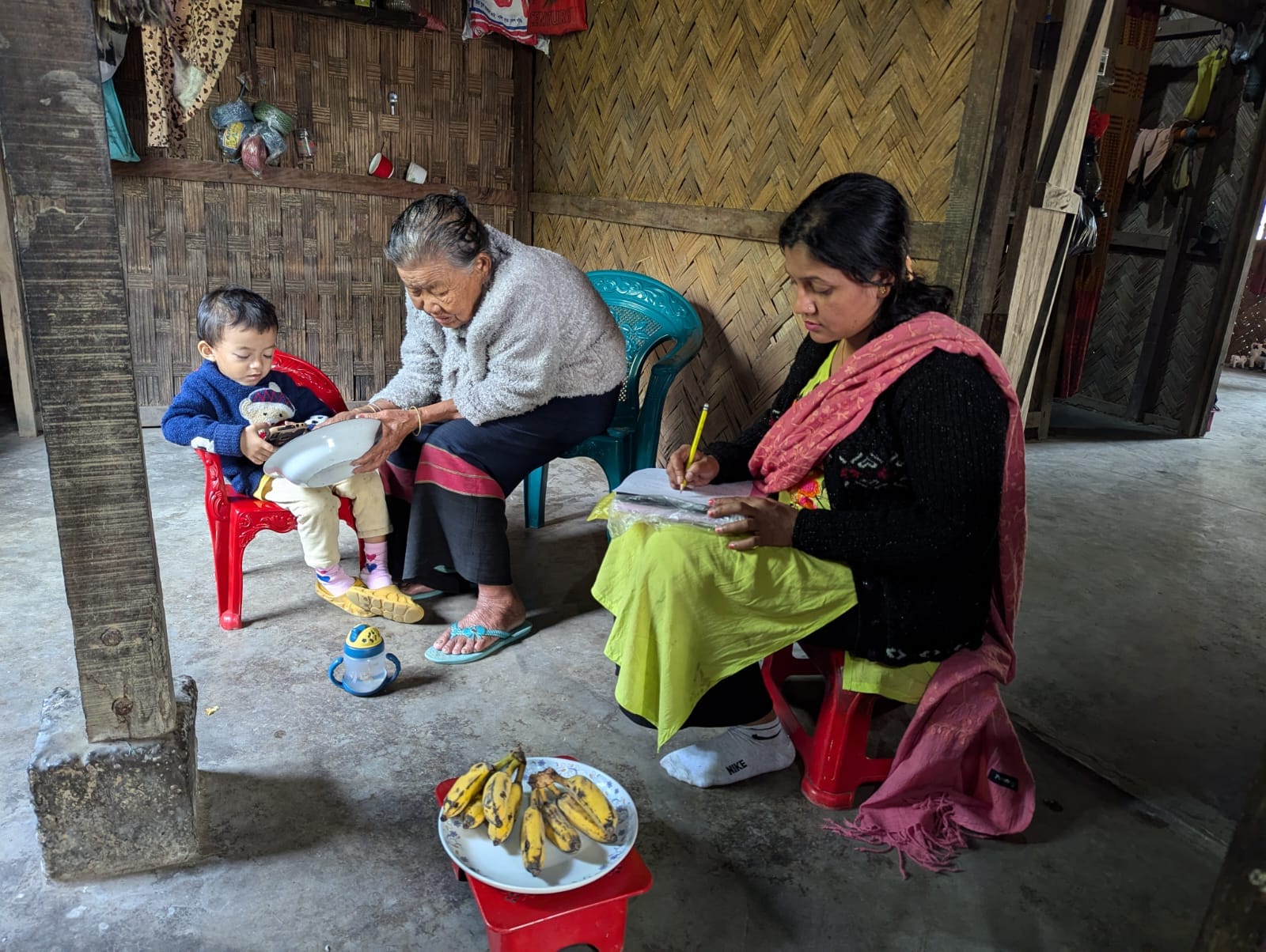খাগড়াছড়িতে বাড়ি বাড়ি গিয়ে ভোটার হালনাগাদ কার্যক্রম শুরু